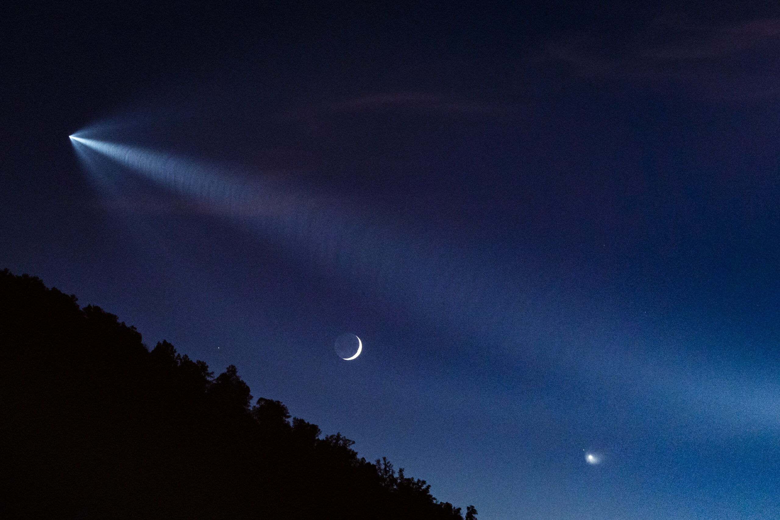 SpaceX's Falcon 9 rocket launch colors Sedona's sky - Sedona Red