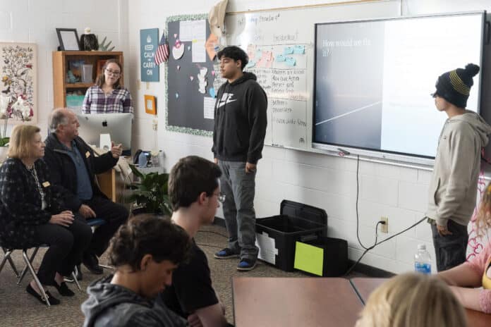 Angel Martinez and Alexis Pedroza deliver their Civil Action Project presentation “Sedona’s Poisoning” about littering to their classmates as well as Sedona Mayor Scott Jablow and Vice Mayor Holli Ploog, seated left, during government class at Sedona Red Rock High School on Friday, Dec. 8. David Jolkovski/Larson Newspapers