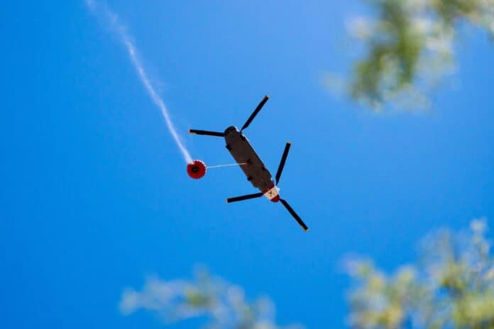 Chinook with Bambi Bucket (6)